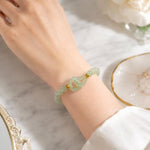Bracciale con perline di giada sintetica, elegante gioiello con pietre preziose in vetro verde, regalo per donna.