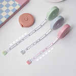 Set da 3 pezzi: righello rotondo in plastica da 1,5 m, metro a nastro retrattile automatico, mini metro a nastro a doppia scala metrica/imperiale per uso domestico.