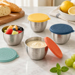 LsCook Set di 4 mini contenitori portatili per salse e condimenti in acciaio inox 304 da 80 ml con coperchio, a forma di orso.