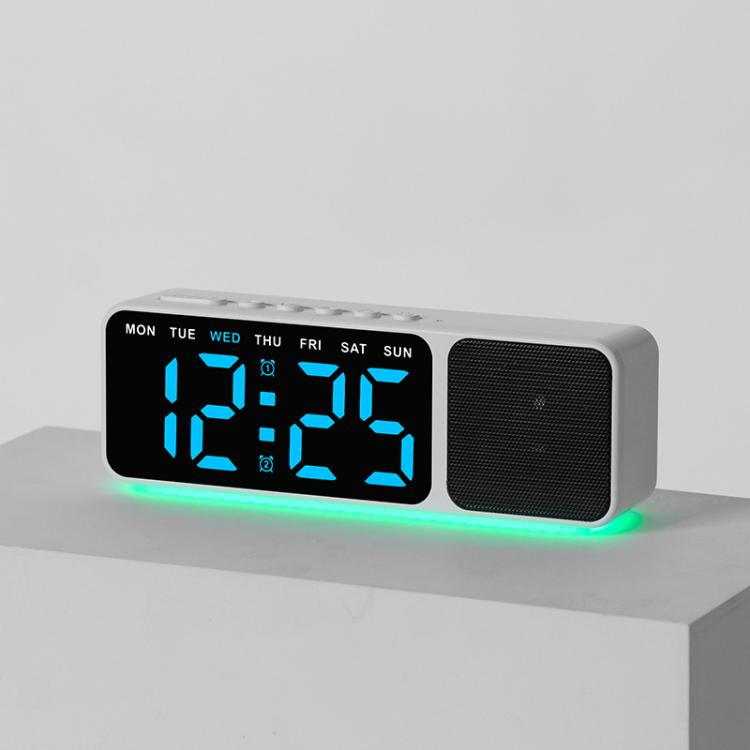 Sveglia digitale con altoparlante Bluetooth e luce notturna, ampio display a LED con data, regolazione della luminosità e doppia funzione snooze.