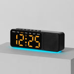 Sveglia digitale con altoparlante Bluetooth e luce notturna, ampio display a LED con data, regolazione della luminosità e doppia funzione snooze.