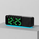 Sveglia digitale con altoparlante Bluetooth e luce notturna, ampio display a LED con data, regolazione della luminosità e doppia funzione snooze.