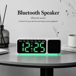 Sveglia digitale con altoparlante Bluetooth e luce notturna, ampio display a LED con data, regolazione della luminosità e doppia funzione snooze.