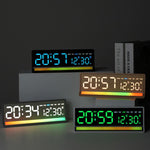 Sveglia digitale a LED con illuminazione RGB ad attivazione sonora, ampio display con visualizzazione di data/giorno/temperatura, uscita USB.