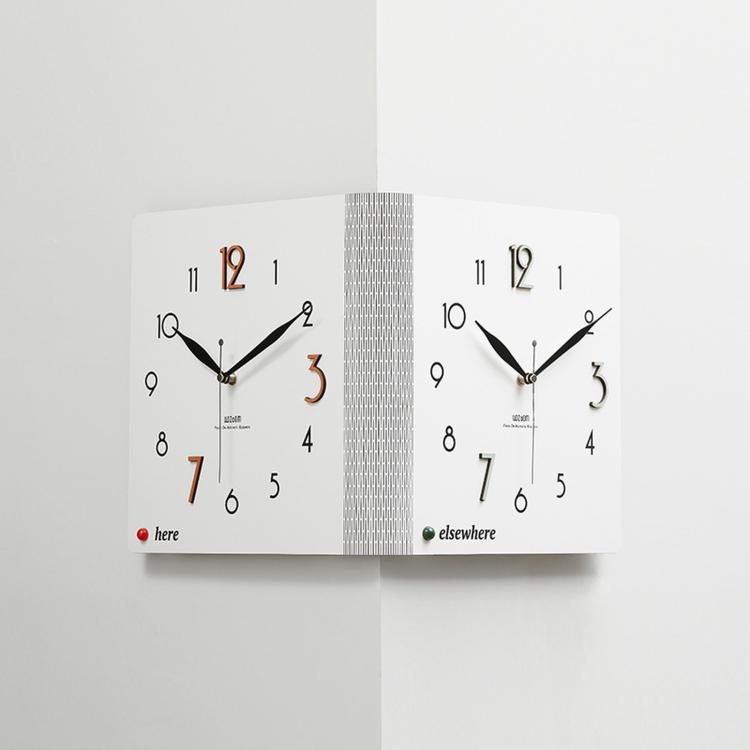 WOZOOM Orologio da parete angolare bifacciale, semplice e decorativo per gli angoli del soggiorno, White Medium, White Large, Woodgrain Brown Medium, Woodgrain Brown Large