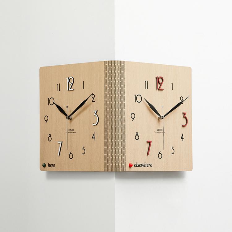 WOZOOM Orologio da parete angolare bifacciale, semplice e decorativo per gli angoli del soggiorno, White Medium, White Large, Woodgrain Brown Medium, Woodgrain Brown Large