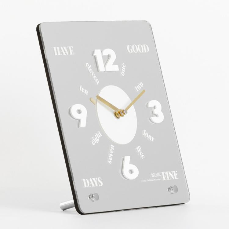 Orologio da tavolo moderno e minimalista WOZOOM con specchio in acrilico e movimento al quarzo silenzioso.