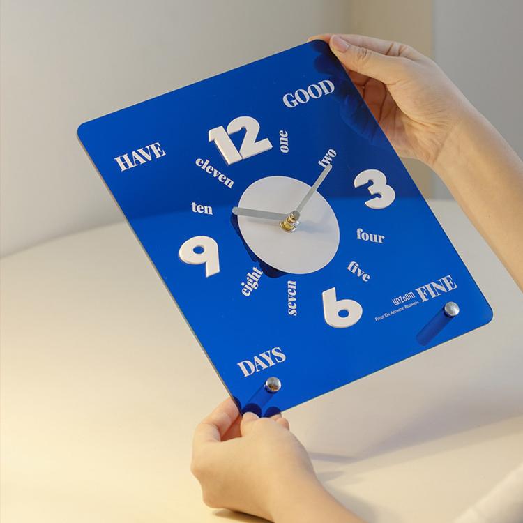 Orologio da tavolo moderno e minimalista WOZOOM con specchio in acrilico e movimento al quarzo silenzioso.