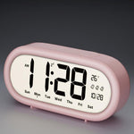 Sveglia digitale a batteria con volume alto, 3 impostazioni di allarme, indicazione di temperatura, data e retroilluminazione con funzione snooze.