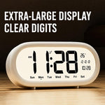 Sveglia digitale a batteria con volume alto, 3 impostazioni di allarme, indicazione di temperatura, data e retroilluminazione con funzione snooze.