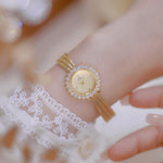 Orologio da polso analogico da donna BS Bee Sister FA1833 con bracciale, lunetta vintage con strass floreali e cinturino in maglia intrecciata.