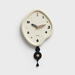 Orologio da parete a pendolo irregolare Wozoom, orologio al quarzo silenzioso per l'arredamento del soggiorno.