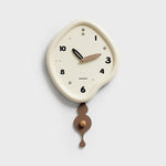 Orologio da parete a pendolo irregolare Wozoom, orologio al quarzo silenzioso per l'arredamento del soggiorno.