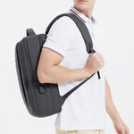 Zaino impermeabile REMOID con porta USB e tasche multiple