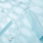 Collana con stella e luna placcata in rame con catena a maglie larghe in oro bianco, YIN133