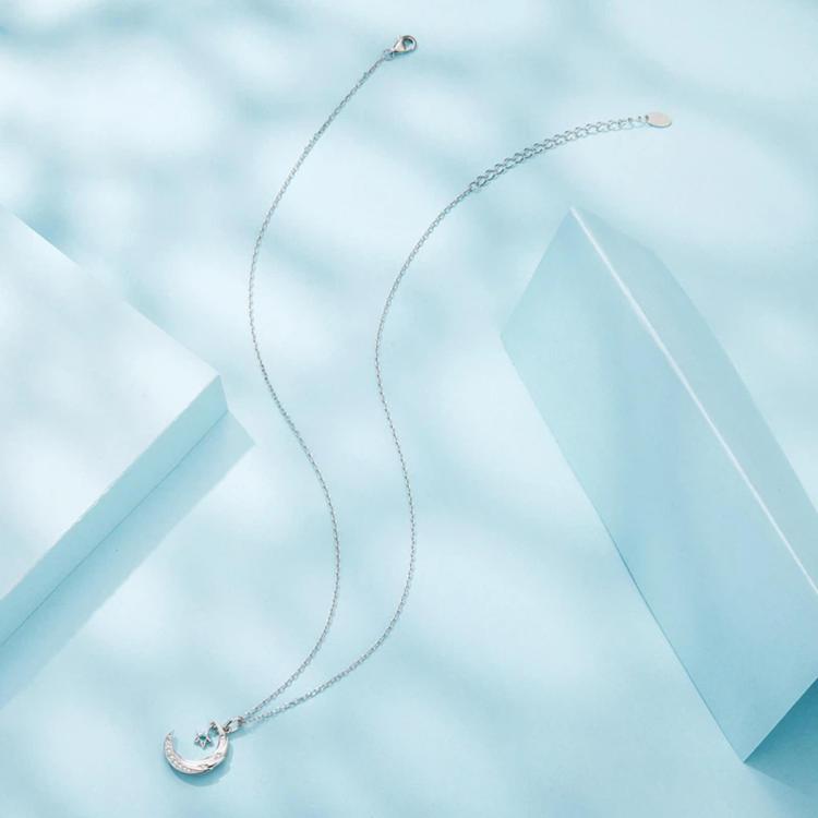 Collana con stella e luna placcata in rame con catena a maglie larghe in oro bianco, YIN133