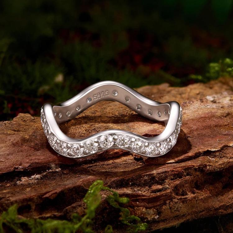 Minimalist S925 Sterling Silver Wave White Gold Plated Moissanite Ring