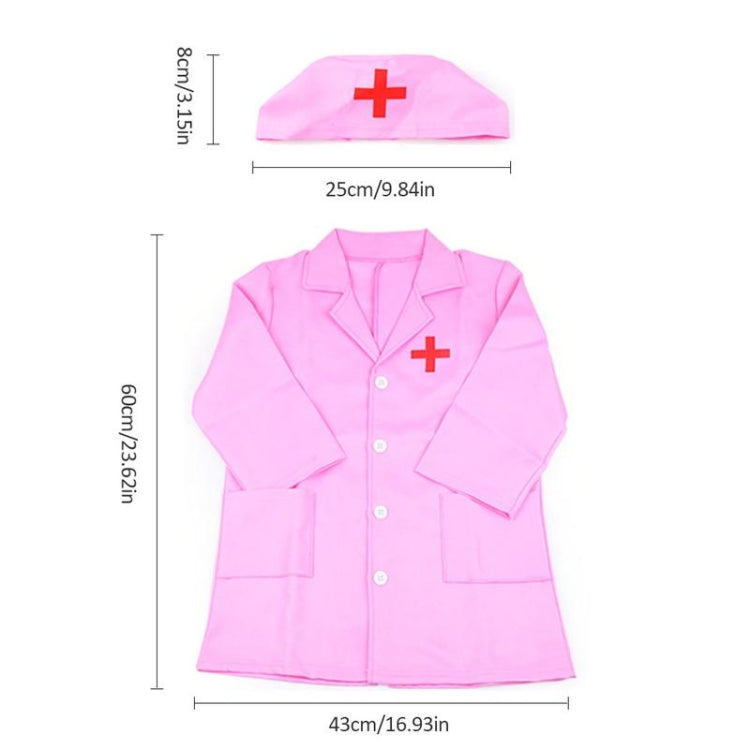 Piccole infermiere servono ai medici abiti per esperienze cosplay con giocattoli e regali per bambini