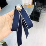 Spilla fiocco con strass e perle per donna 15x12 cm