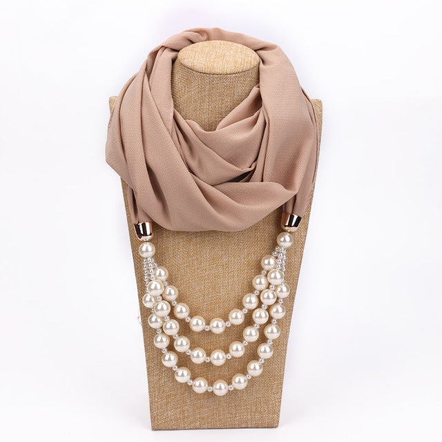 2 Sciarpe in stile nazionale con collana di perle finte