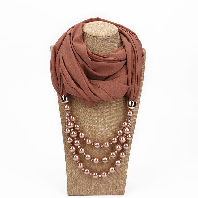 2 Sciarpe in stile nazionale con collana di perle finte