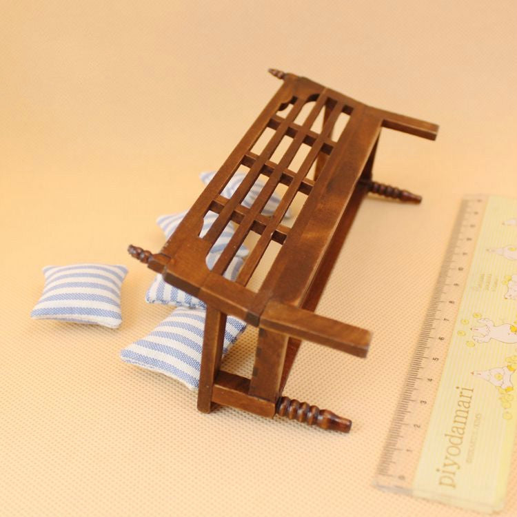 Mini mobili per casa delle bambole Panca in legno con cuscini, Wooden Bench