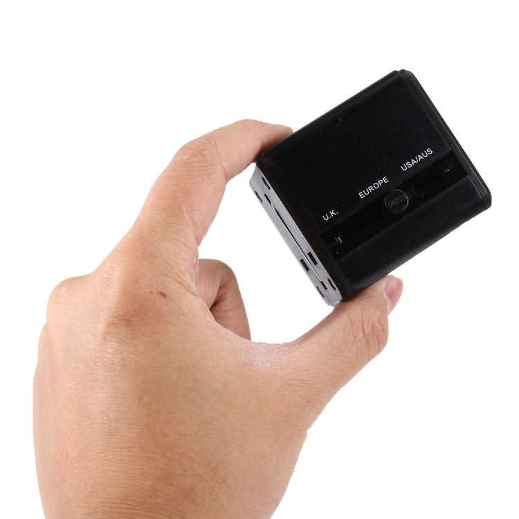 Adattatore universale da viaggio con doppia porta USB