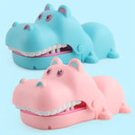 Cartoon Creative Hippo Shape Bite Hand Novità Giocattoli ingannevoli con luce e musica, consegna a colori casuale, Hippo